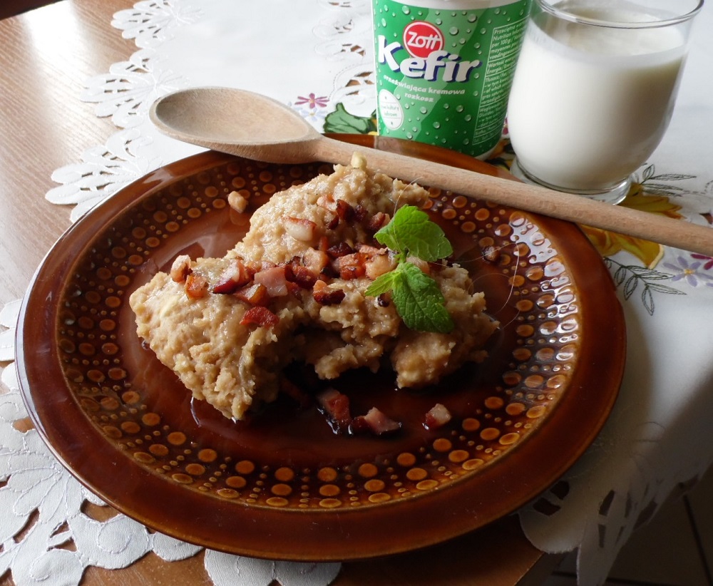 prażucha na talerzu, kefir